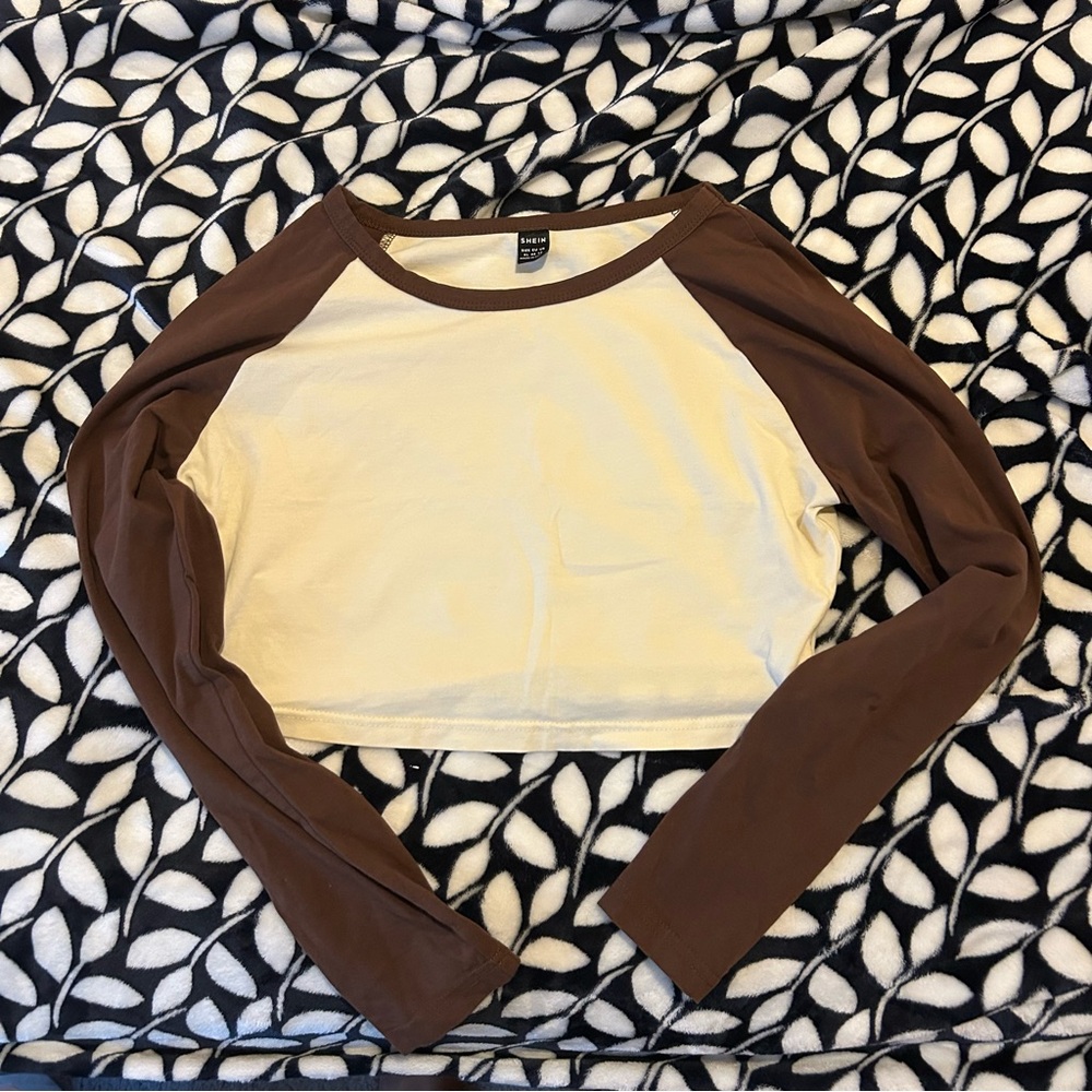 H&M Brown and Cream Raglan Crop Tee